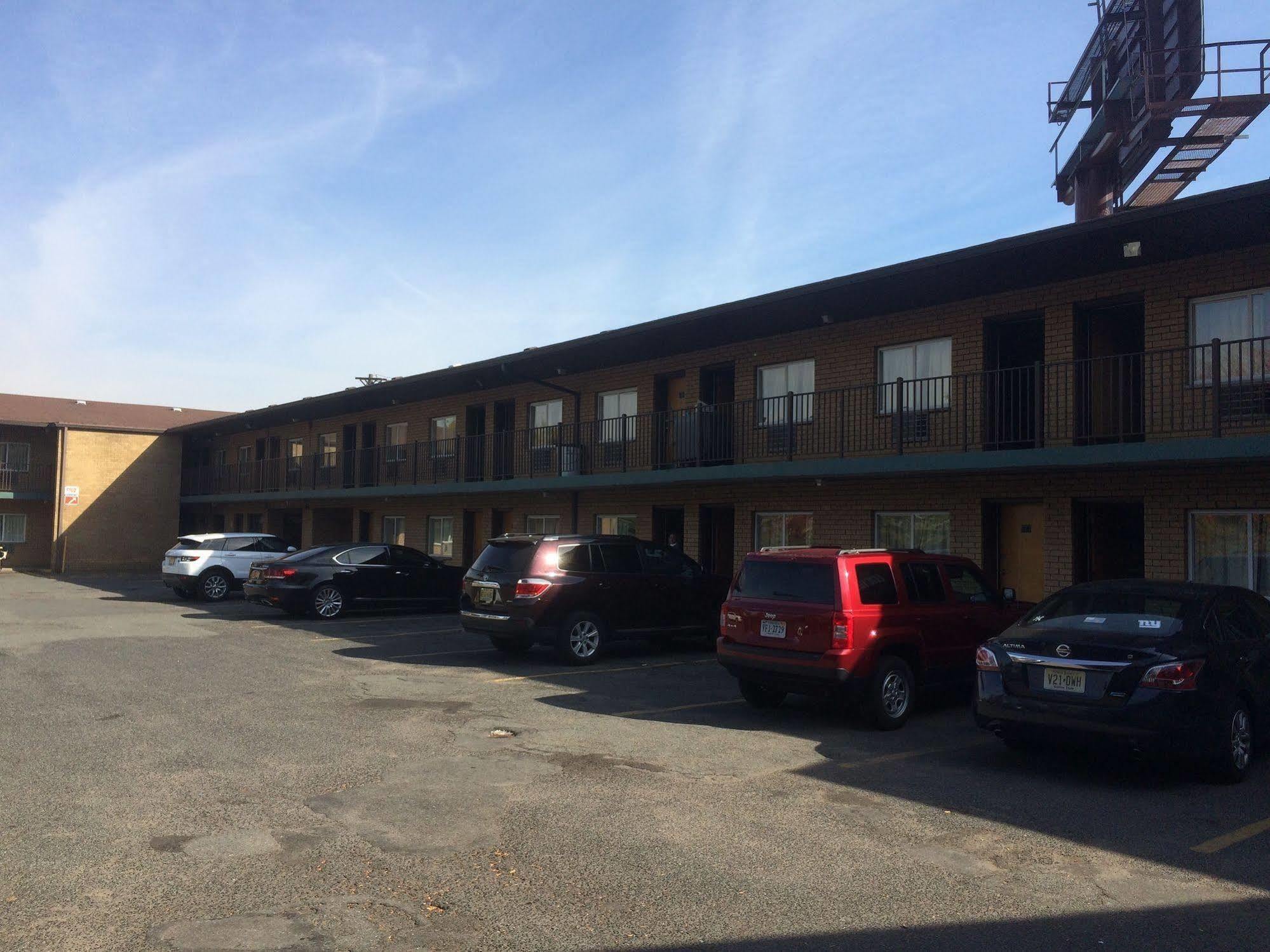 Hudson Plaza Motel Bayonne Jersey City Exterior photo